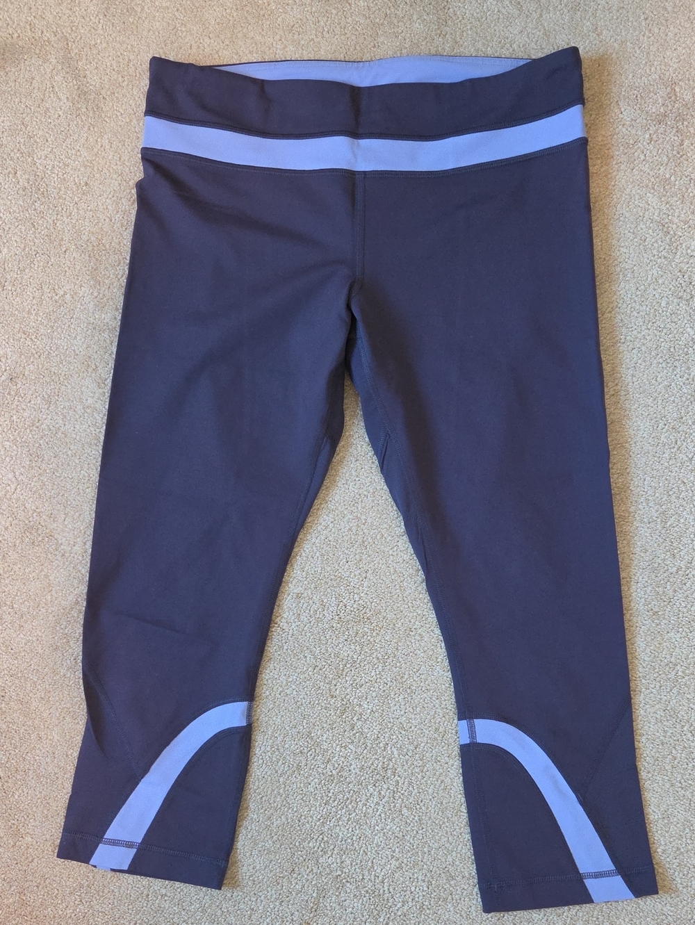 lululemon Run: Inspire Crop II Cadet Blue / Lullaby Size 10
